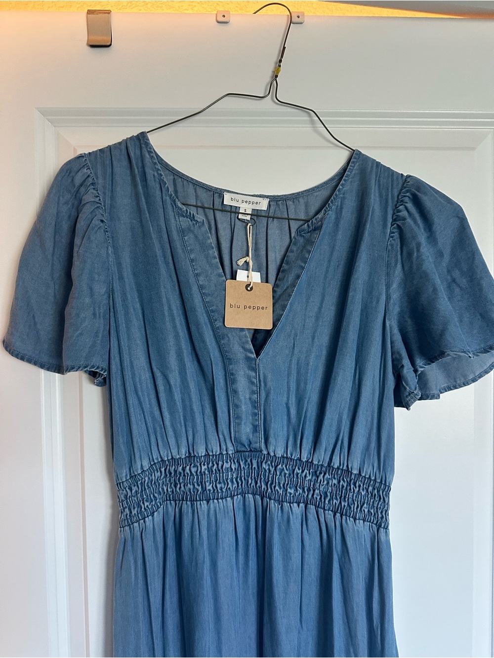 NWT Blu Pepper Chambray soft Tiered Maxi Dress size small 35$ - Picture 2 of 3